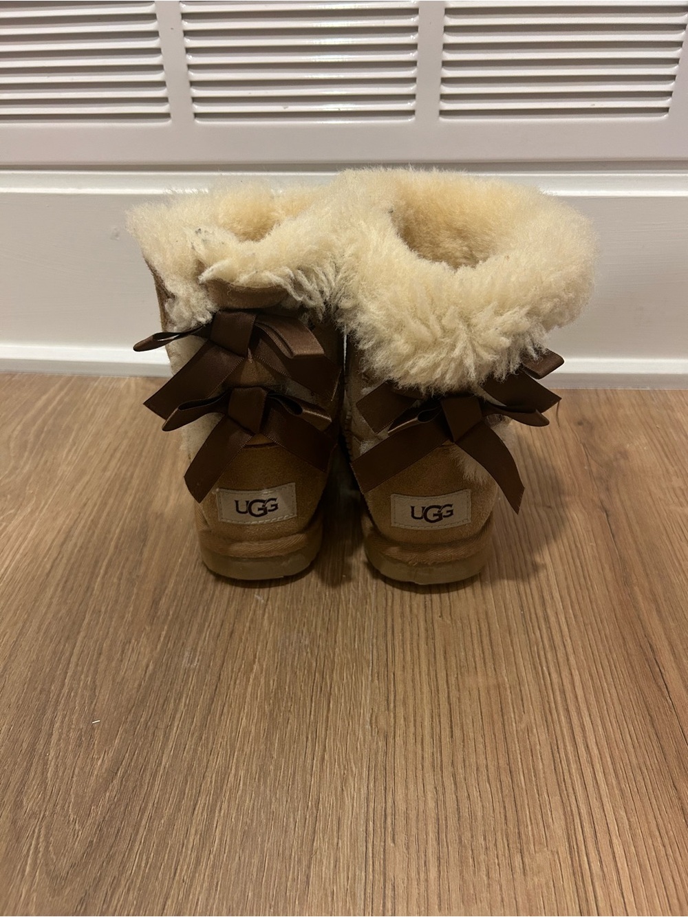UGG Kids Chestnut Sheepskin Boots with Back Bows - Chestnut
